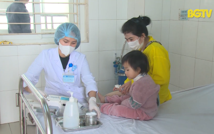 PBKT: Bệnh ở trẻ em l&uacute;c giao m&ugrave;a
