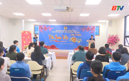 Thăm, tặng qu&agrave; người lao động c&ocirc;ng ty TNHH DreamTech