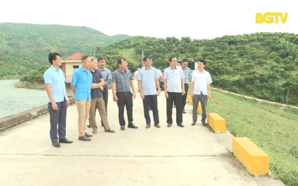 Ph&oacute; Chủ tịch UBND tỉnh kiểm tra an to&agrave;n hồ đập trước b&atilde;o số 3