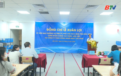 Ph&oacute; Chủ tịch UBND tỉnh L&ecirc; Xu&acirc;n Lợi thăm, tặng qu&agrave; người lao động C&ocirc;ng ty C&ocirc;ng nghệ Askey Việt Nam