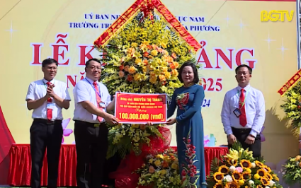 Ph&oacute; Chủ tịch Quốc hội dự khai giảng tại trường THCS Nghĩa Phương 