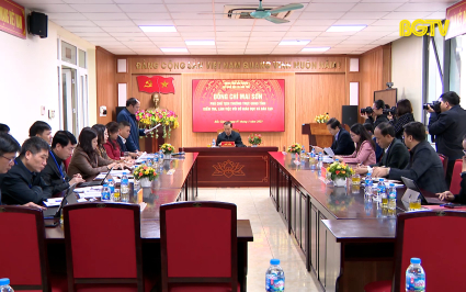 Ph&oacute; Chủ tịch thường trực UBND tỉnh l&agrave;m việc với Sở GD&ĐT