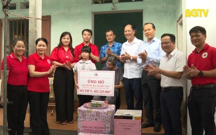 Trao hỗ trợ cho gia đ&igrave;nh đặc biệt kh&oacute; khăn tại Lạng Giang 