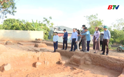 L&atilde;nh đạo UBND tỉnh kiểm tra tiến độ tu bổ c&aacute;c di t&iacute;ch trọng điểm