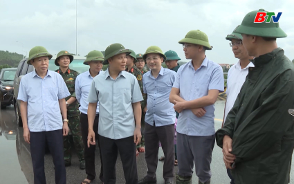 Ph&oacute; Chủ tịch thường trực UBND tỉnh kiểm tra t&igrave;nh h&igrave;nh ảnh hưởng do b&atilde;o số 11