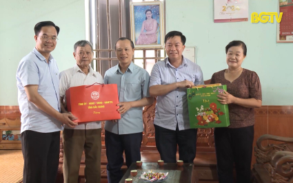 PCT TT UBND tỉnh thăm, tặng qu&agrave; thương binh huyện Lục Ngạn