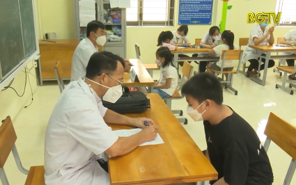 Phấn đấu ho&agrave;n th&agrave;nh ti&ecirc;m vắc xin Covid-19 cho trẻ từ 5 đến 17 tuổi trong th&aacute;ng 8