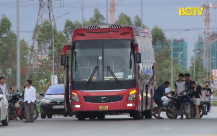 Ph&aacute;p luật v&agrave; cuộc sống: Phức tạp xe kh&aacute;ch đ&oacute;n trả kh&ocirc;ng đ&uacute;ng điểm