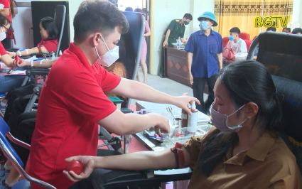 Ph&aacute;t động chiến dịch những giọt m&aacute;u hồng h&egrave; 2022