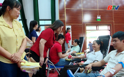 Ph&aacute;t động chiến dịch &ldquo;Những giọt m&aacute;u hồng &ndash; H&egrave; năm 2026&rdquo;