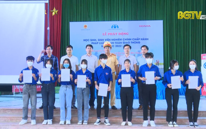 Ph&aacute;t động học sinh, sinh vi&ecirc;n chấp h&agrave;nh ph&aacute;p luật về ATGT