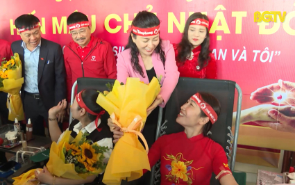 Ph&aacute;t động Lễ hội xu&acirc;n hồng v&agrave; ng&agrave;y chủ nhật đỏ 
