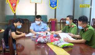 Ph&aacute;t hiện hơn 1 vạn chiếc b&aacute;nh trung thu, đồ ăn kh&ocirc;ng r&otilde; nguồn gốc