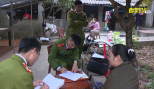 Ph&aacute;t hiện xe &ocirc; t&ocirc; vận chuyển xương lợn, thịt lợn kh&ocirc;ng đảm bảo vệ sinh th&uacute; y