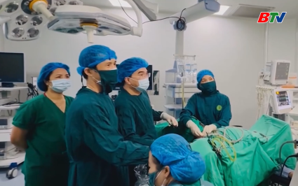 Phẫu thuật nội soi kh&ocirc;ng x&acirc;m lấn cắt tử cung ho&agrave;n to&agrave;n 