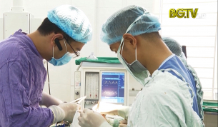 Phẫu thuật tuyến gi&aacute;p bằng dao si&ecirc;u &acirc;m