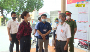 Phó Bí thư Thường trực Tỉnh ủy bỏ phiếu, kiểm tra bầu cử