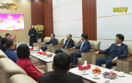 Ph&oacute; b&iacute; thư Thường trực Tỉnh ủy ch&uacute;c tết cơ quan b&aacute;o ch&iacute;