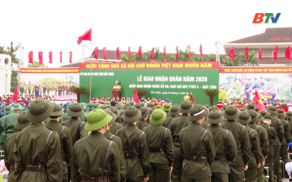Ph&oacute; B&iacute; thư Thường trực Tỉnh ủy dự tại điểm giao nhận qu&acirc;n số 9