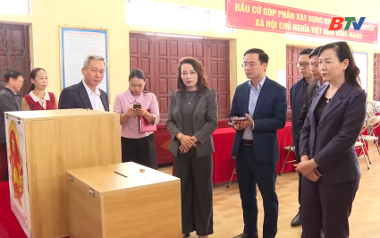 Ph&oacute; B&iacute; thư Thường trực Tỉnh ủy kiểm tra c&ocirc;ng t&aacute;c bầu cử