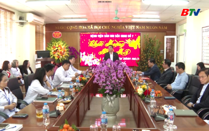Ph&oacute; B&iacute; thư Tỉnh ủy, Chủ tịch HĐND tỉnh thăm, ch&uacute;c Tết Bệnh viện Sản nhi Bắc Ninh số 1