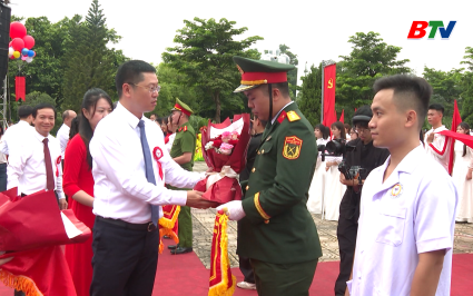 Ph&oacute; B&iacute; thư Tỉnh ủy Trần Huy Phương dự khai mạc Đại hội Thể dục thể thao phường Tam Sơn 