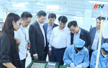 Ph&oacute; B&iacute; thư Tỉnh ủy kiểm tra sản xuất đầu xu&acirc;n 