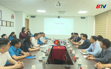 Ph&oacute; B&iacute; thư Tỉnh ủy thăm, động vi&ecirc;n doanh nghiệp v&agrave; người lao động 