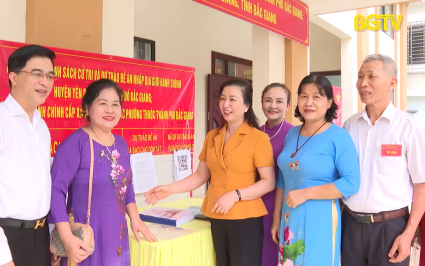 Ph&oacute; B&iacute; thư Thường trực Tỉnh ủy dự bỏ phiếu lấy &yacute; kiến cử tri 