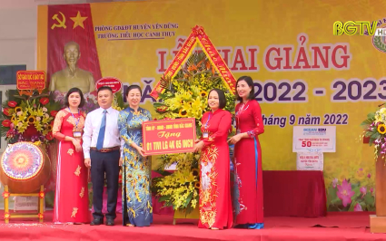 Ph&oacute; B&iacute; thư TT Tỉnh ủy dự khai giảng năm học 2022-2023 tại huyện Y&ecirc;n Dũng