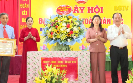 Ph&oacute; B&iacute; thư TT Tỉnh uỷ dự Ng&agrave;y hội Đại đo&agrave;n kết to&agrave;n d&acirc;n tộc tại Y&ecirc;n Thế