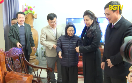 Ph&oacute; B&iacute; thư TT Tỉnh uỷ thăm, tặng qu&agrave; tết tại huyện Y&ecirc;n Thế