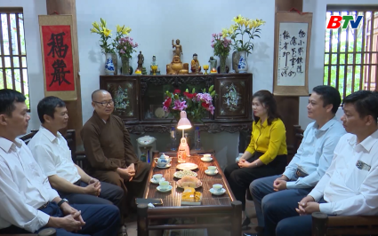 Ph&oacute; Chủ tịch HĐND tỉnh ch&uacute;c mừng tăng, ni, phật tử nh&acirc;n dịp lễ Vu Lan