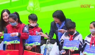 Ph&oacute; Chủ tịch nước dự chương tr&igrave;nh An sinh x&atilde; hội tại Bắc Giang