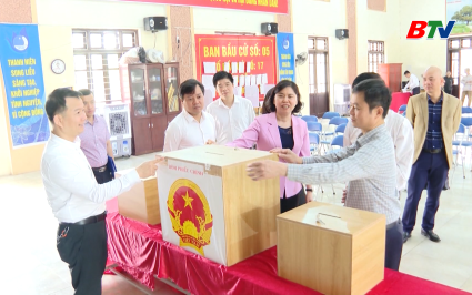 Ph&oacute; Chủ tịch Thường trực HĐND tỉnh kiểm tra c&ocirc;ng t&aacute;c bầu cử 