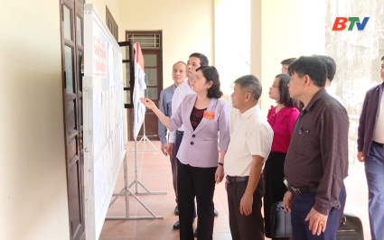 Ph&oacute; Chủ tịch Thường trực HĐND tỉnh kiểm tra c&ocirc;ng t&aacute;c bầu cử 