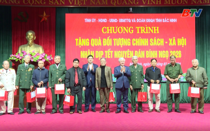 Ph&oacute; Chủ tịch Thường trực Quốc hội tặng qu&agrave; gia đ&igrave;nh ch&iacute;nh s&aacute;ch, người ngh&egrave;o tỉnh Bắc Ninh 