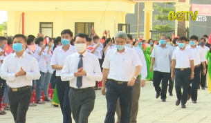 Ph&oacute; Chủ tịch Thường trực UBND tỉnh dự khai giảng năm học mới