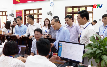 Ph&oacute; Chủ tịch Thường trực UBND tỉnh l&agrave;m việc với c&aacute;c phường về t&igrave;nh h&igrave;nh ph&aacute;t triển kinh tế x&atilde; hội