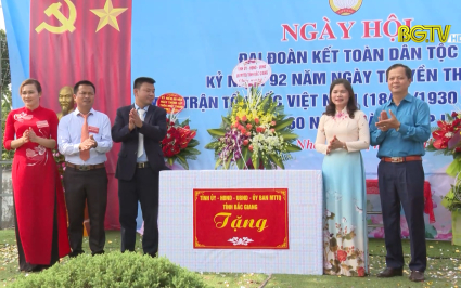Ph&oacute; chủ tịch TT HĐND tỉnh dự ng&agrave;y hội Đại đo&agrave;n kết to&agrave;n d&acirc;n tộc tại Lục Ngạn