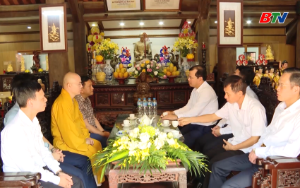 Ph&oacute; Chủ tịch UBND tỉnh ch&uacute;c mừng lễ Vu Lan tại ch&ugrave;a B&uacute;t Th&aacute;p