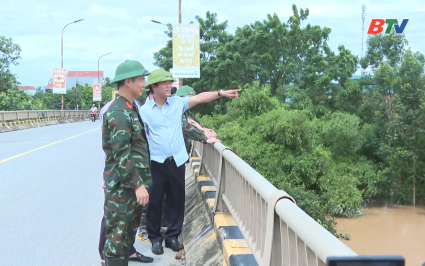 Ph&oacute; Chủ tịch UBND tỉnh L&ecirc; Xu&acirc;n Lợi kiểm tra, chỉ đạo ứng ph&oacute; mưa lũ