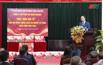 Ph&oacute; Chủ tịch UBND tỉnh tặng qu&agrave; Tết tại phường Đồng Nguy&ecirc;n 