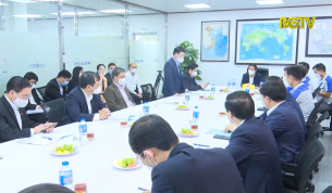 Ph&oacute; Thủ tướng Ch&iacute;nh phủ kiểm tra sản xuất tại doanh nghiệp