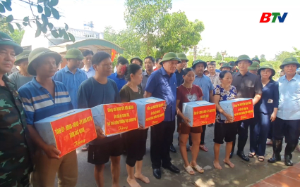 Ph&oacute; Thủ tướng Thường trực Ch&iacute;nh Phủ thăm hỏi người d&acirc;n, chỉ đạo c&ocirc;ng t&aacute;c khắc phục hậu quả mưa lũ 