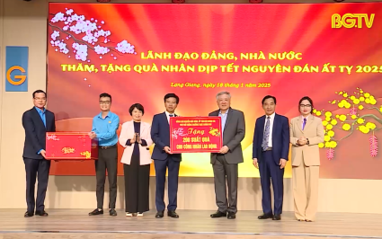 Ph&oacute; Thủ tướng Thường trực Ch&iacute;nh phủ thăm, tặng qu&agrave; Tết tại Bắc Giang