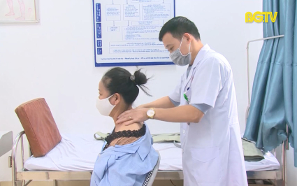 Ph&ograve;ng bệnh đau vai g&aacute;y khi trời lạnh