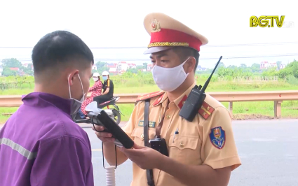 Ph&ograve;ng CSGT xử l&yacute; hơn 2 ngh&igrave;n trường hợp vi phạm giao th&ocirc;ng