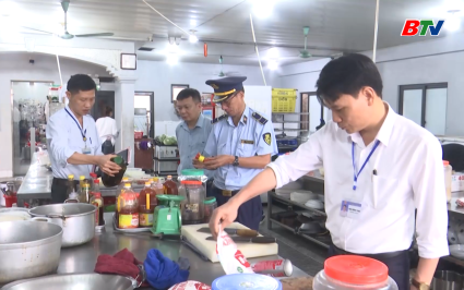Ph&oacute;ng sự: Quyết t&acirc;m ngăn ngừa thực phẩm kh&ocirc;ng an to&agrave;n