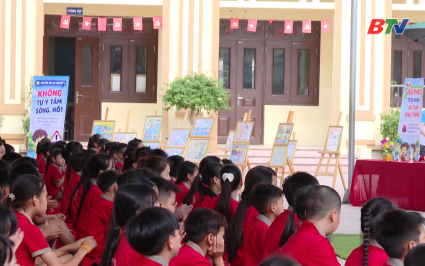 Trẻ em hạnh ph&uacute;c, an to&agrave;n, vững bước trong kỷ nguy&ecirc;n số